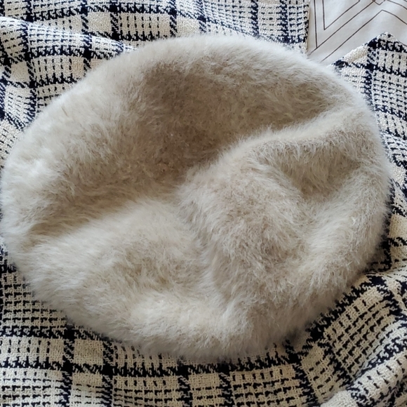 Vintage angora beret - Picture 2 of 5